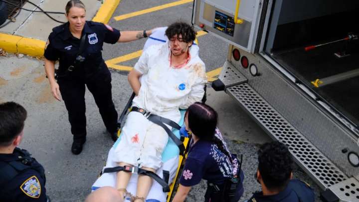 Adolescente con «problemas mentales» decapitó al novio de su madre en el baño de la casa