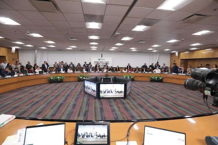 Diputados aprobaron en comisiones reformas a la Ley de Amparo