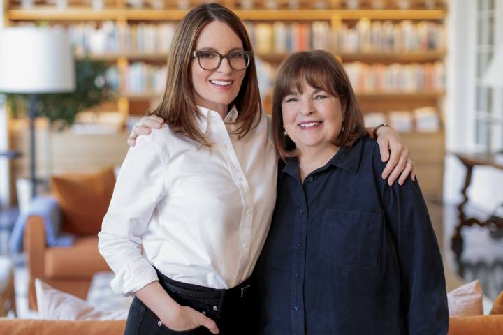 Tina Fey and Ina Garten Giggle in Peek at 'Be My Guest' Season Premiere