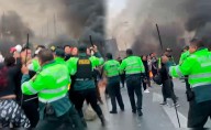Policías y transportistas se enfrentan ante bloqueo de Av. Túpac Amaru en Carabayllo durante el paro