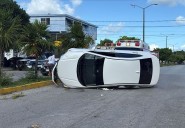 Tres menores lesionados; saldo de volcadura sobre av. Leona Vicario de Cancún