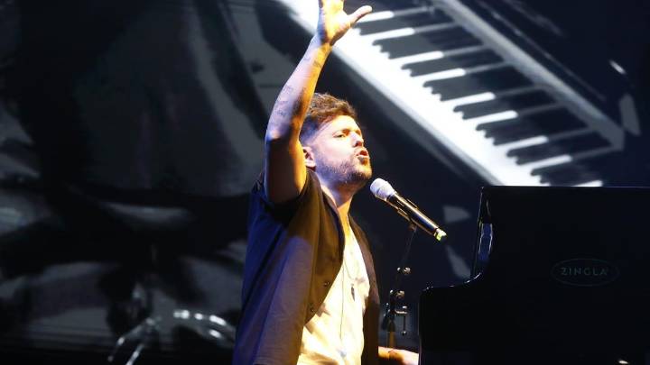 Pablo López alarga el pregón con su música