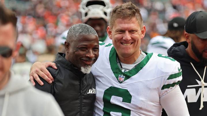 Aaron Glenn’s first Jets win draws Dan Campbell reaction