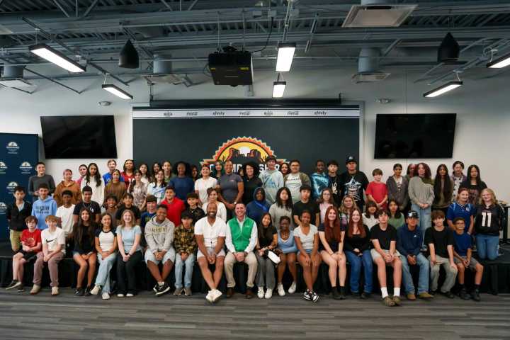 Larry Fitzgerald Foundation boosts Glendale elementary's STEM power