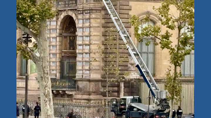 Thieves steal crown jewels in 4 minutes from Louvre Museum