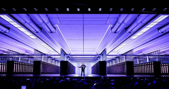 The world’s most valuable company just blew through an unprecedented milestone