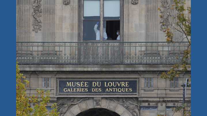 Thieves steal crown jewels in 4 minutes from Louvre Museum