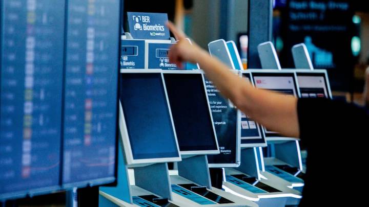 El sistema informático del aeropuerto de Berlín reanuda sus operaciones dos semanas después del ciberataque