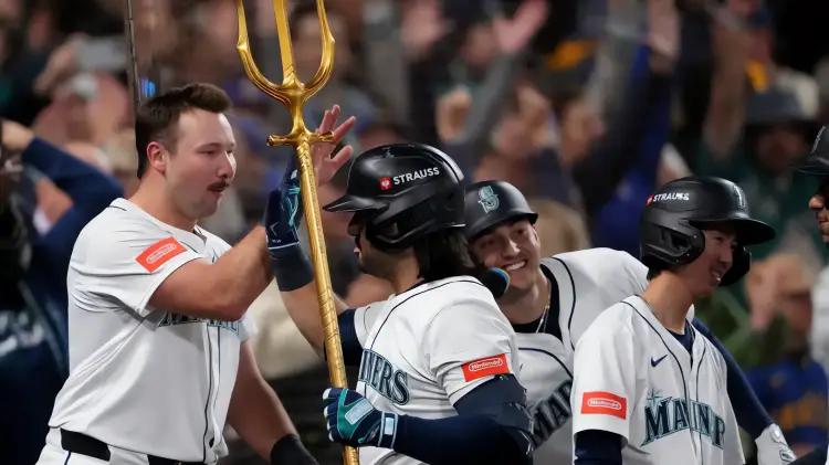 Suárez define con grand slam y acerca a Marineros a la Serie Mundial
