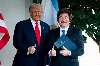 Trump felicita a Javier Milei por su “aplastante victoria” en elecciones de Argentina