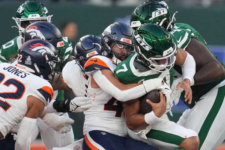 Jets offense hits new low with historically bad performance vs. Broncos