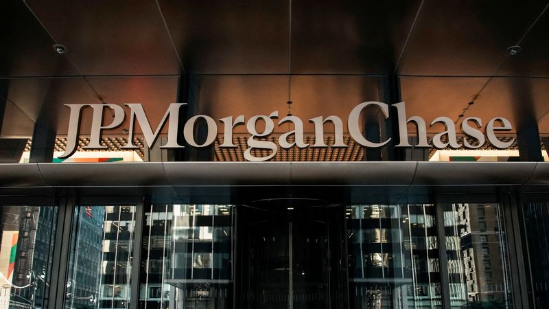 JPMorgan poaches investment bankers from Goldman, Deutsche in expansion of business services group