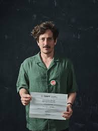 “Un poeta” gana premio en el Festival de San Sebastián.