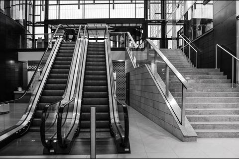 Bebé de 7 meses murió tras caer de un segundo piso de centro comercial