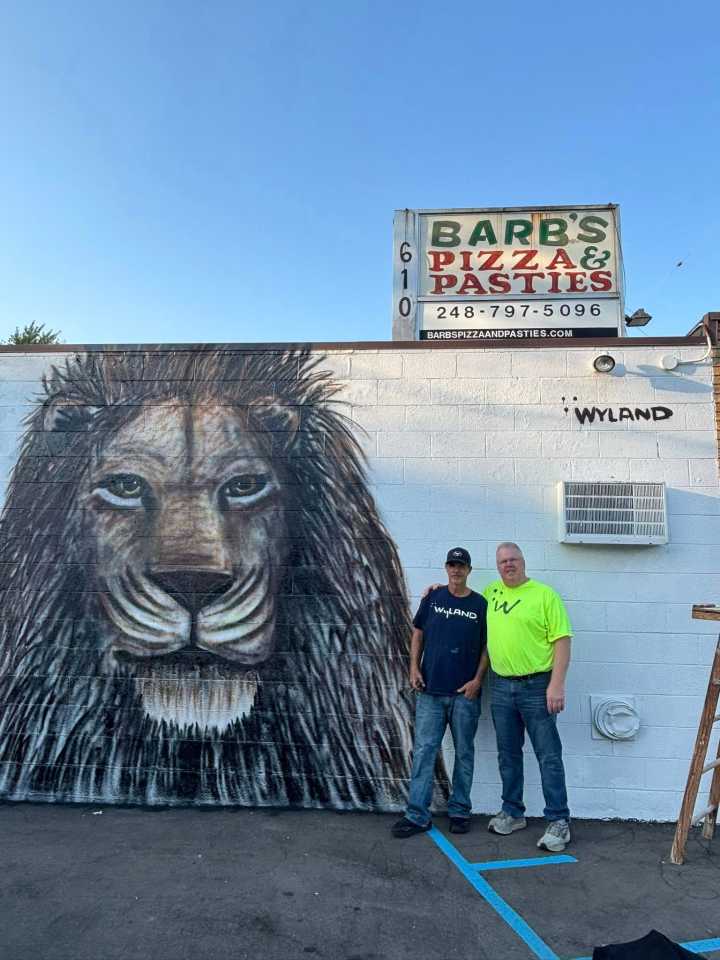 World-renowned artist Wyland creates Detroit Lions mural at family business in Clawson