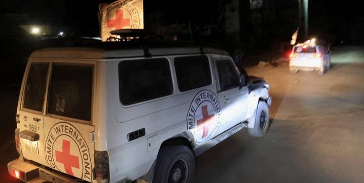 Cruz Roja traslada a Israel el cuerpo de un rehén entregado por Hamás