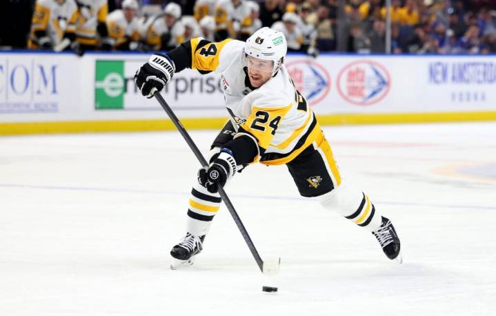 Chicago Blackhawks To Sign Matt Grzelcyk