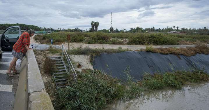 La dana Alice provoca estragos en la provincia de Alicante y lo peor está por llegar este viernes con la alerta roja