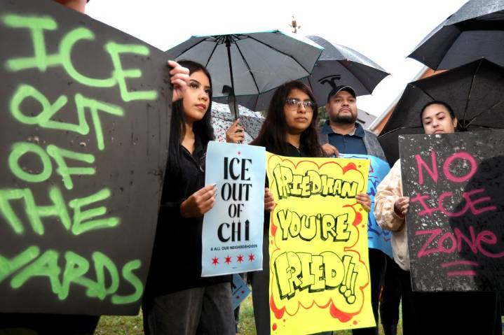 Back of the Yards activists want ICE banned from shopping plaza