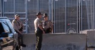Jueza ordena uso de cámaras corporales a agentes de inmigración en Chicago