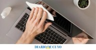 El truco casero para limpiar la pantalla de la notebook sin dañarla