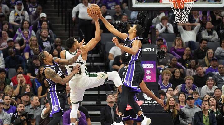 Kings’ DeMar DeRozan ‘knocks on wood’ after Keegan Murray injury
