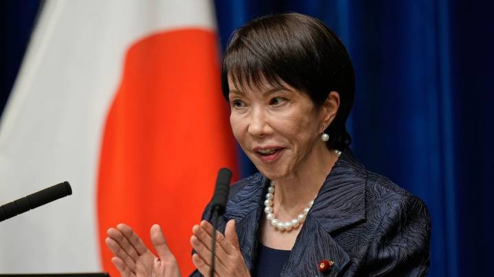 South Korean and Japanese leaders vow to improve ties in face of global uncertainty