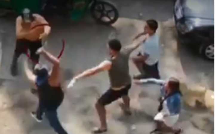 SMP: Dos hermanos son apuñalados por su vecino tras violenta discusión