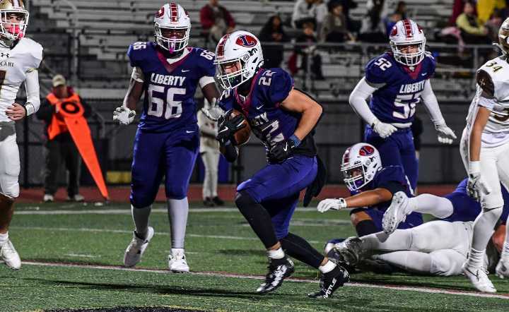 Liberty football capitalizes on controversial turnover on downs in win over Becahi