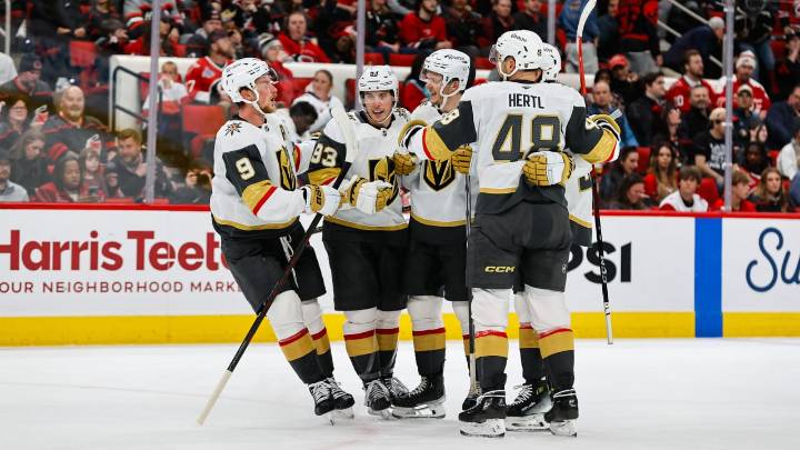 Eichel scores 2 late, lifts Golden Knights over Hurricanes