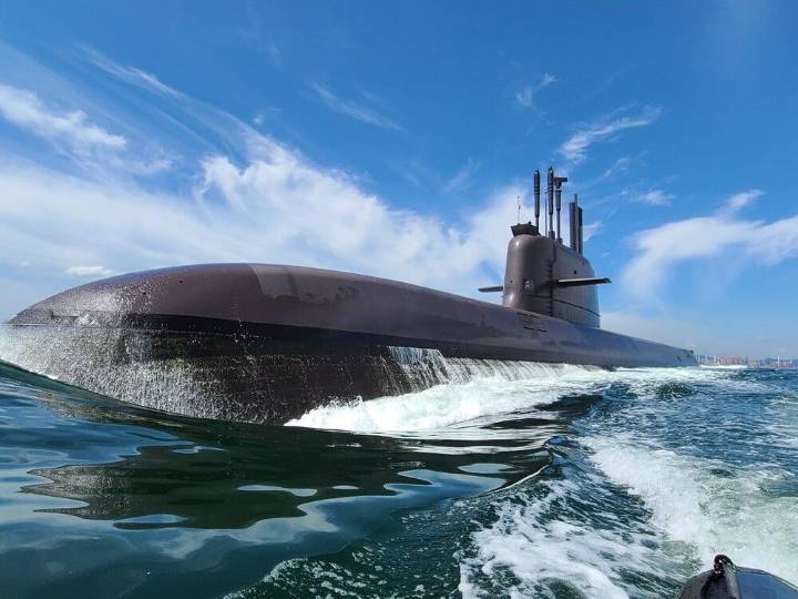 Carney tours Korean shipyard ahead of submarine decision