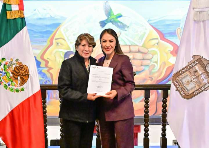 REPRUEBA LA MAESTRA DELFINA A TRINI FRANCO