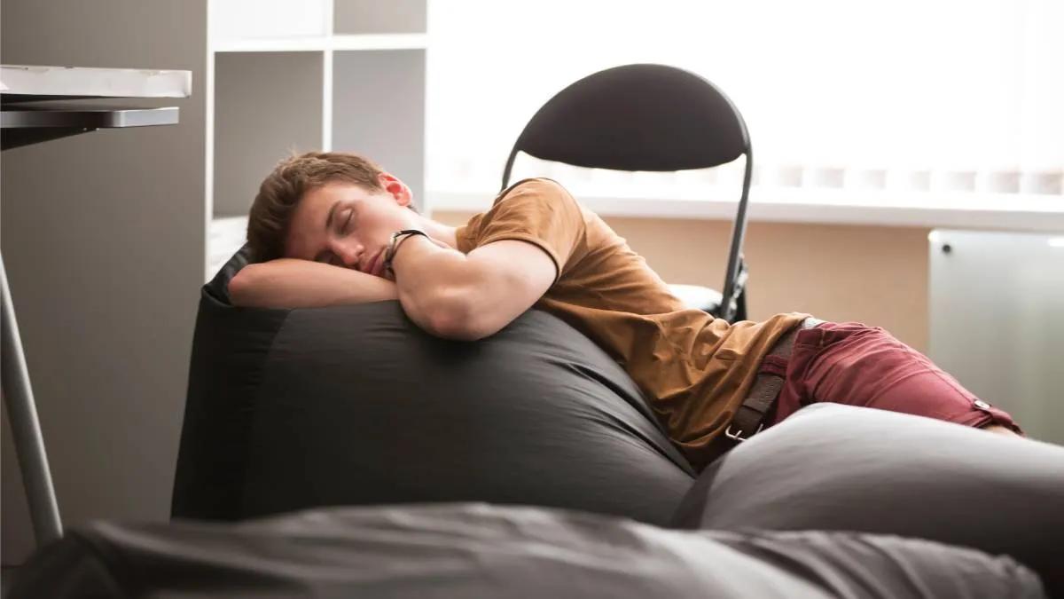 Más que ataques de sueño: La narcolepsia no es un sueño profundo y se confunde con somnolencia constante, según expertos