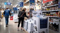 El pesimismo económico sigue siendo alto entre los estadounidenses, revela encuesta