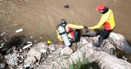 Buzos de la PNP enfrentan la basura del río Mantaro en busca de desaparecidos