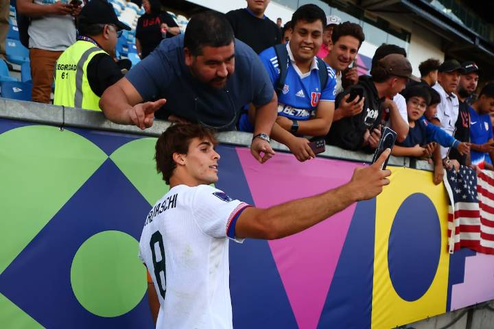 Figura del Mundial Sub 20 se rinde ante una leyenda del fútbol chileno, pero lo confundió: “Me van a matar”