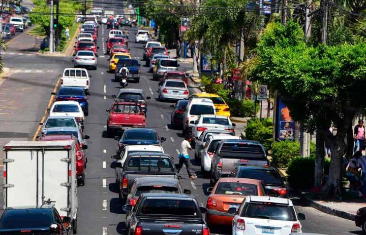 Aumenta parque vehicular en hogares salvadoreños
