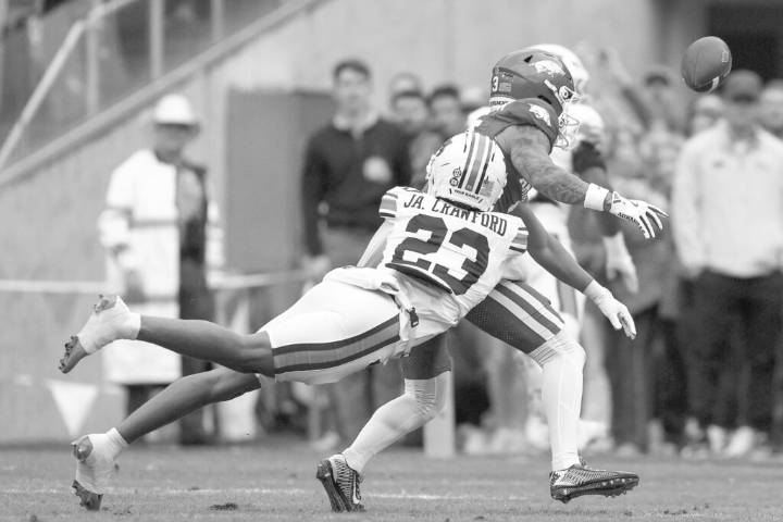 Auburn defense delivers in 33–24 win over Arkansas