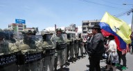 Policía y militares en Ecuador refuerzan Quito ante amenaza de toma de la capital
