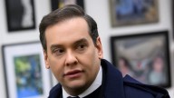 Trump conmuta la condena del exlegislador republicano George Santos y lo libera de prisión