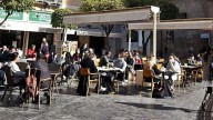 Los toldos en terrazas, 'desterrados' del centro de Murcia: bonificaciones a los hosteleros que los retiren este año