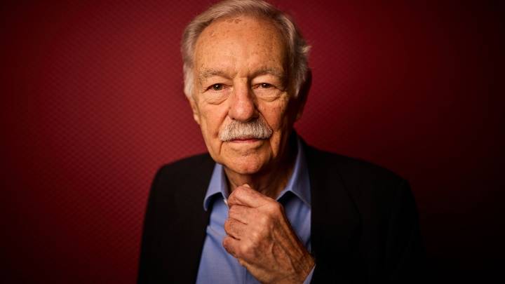 Eduardo Mendoza: «El franquismo se sostuvo por los chistes»