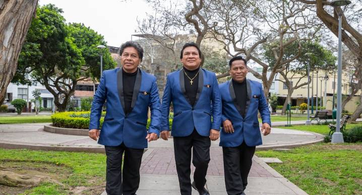 ‘Cantaritos de oro’ fueron extorsionados ‘en vivo’ Grupo piurano pasó por Lima y mientras eran entrevistados en una radio de la capital, fueron amenazados por delincuentes. Siguen en la lucha por ...