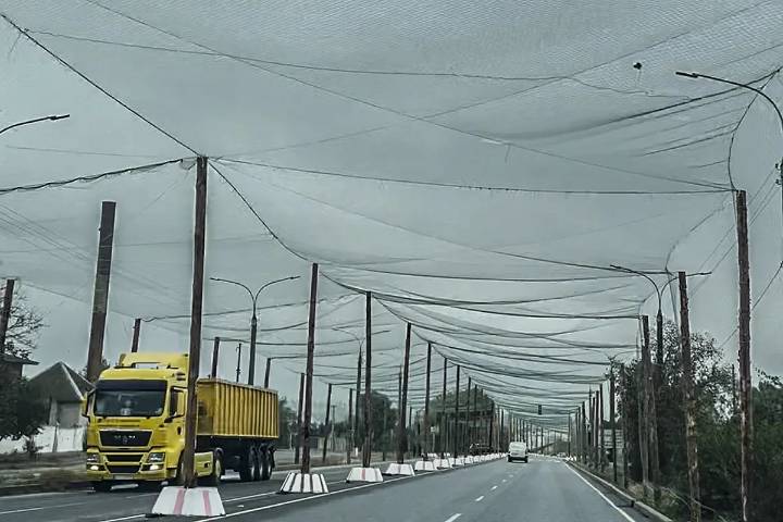 Ciudades cubiertas de redes antidrones, la distopía bélica que se extiende en Ucrania