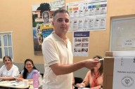 El intendente Javier Carbajal emitió su voto en Los Juríes