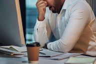 Man Refuses to Clap for His Coworker Finishing Their Shift