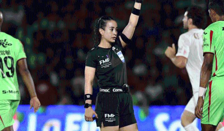 Katia Itzel va al juego de Japón vs Francia