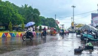 Over 65 Trains Cancelled and Flights Disrupted in Andhra Pradesh as Cyclone Montha Nears Landfall