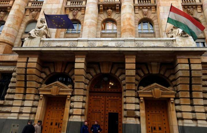 Hungary's central bank files police report over renovation of headquarters