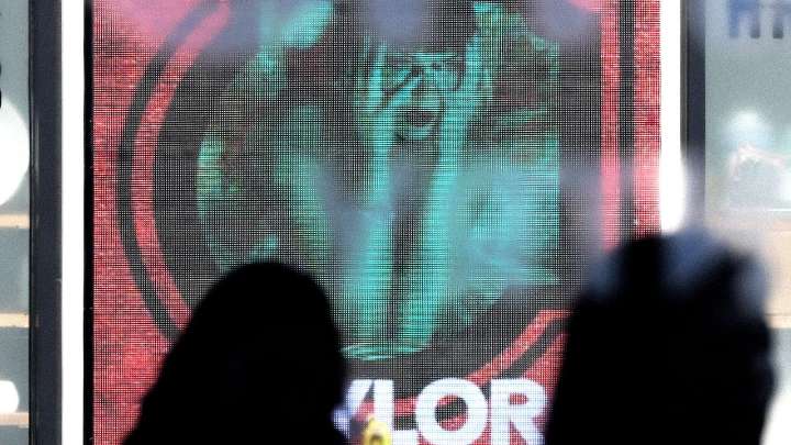 “Rowdy and Dirty”: The Life of an AMC Bartender Serving Taylor Swift’s Fan Army